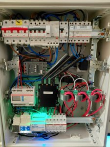 Quadro elettrico con sistema di comunicazione per gli impianti